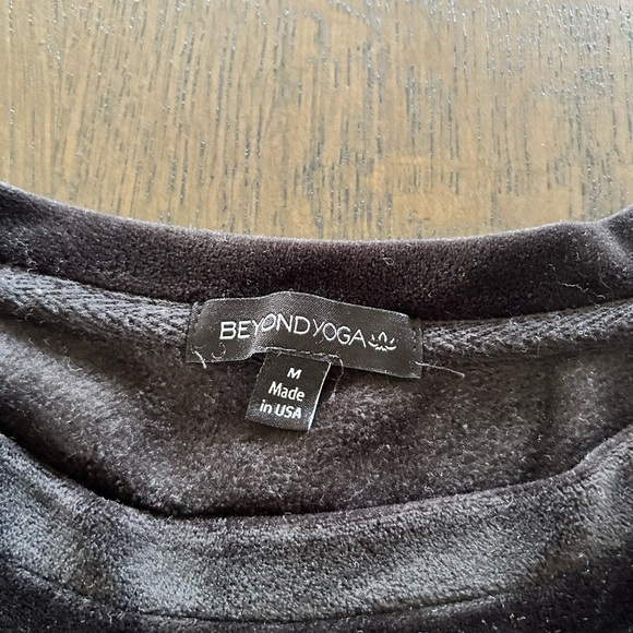 Beyond yoga brushed up pullover black velvet longe crop top long sleeve - Picture 4 of 9